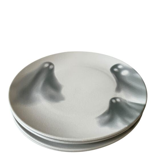(4) Grammercy Studio Halloween Ghost Dinner Plates 10.5in Matte White Black BOO - Picture 5 of 10